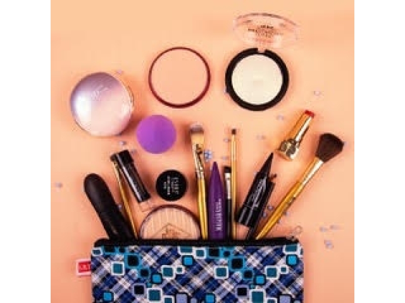 L'ART DEL MAQUILLATGE, DIA I NIT